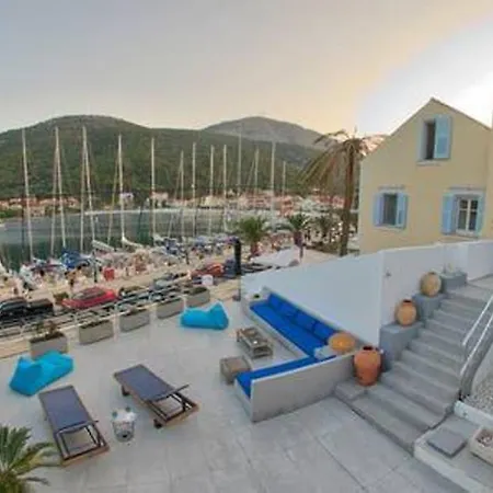 Palm Mansion Villa *