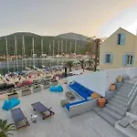 Palm Mansion Villa *